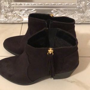 Cowgirl black ankle boots 👢